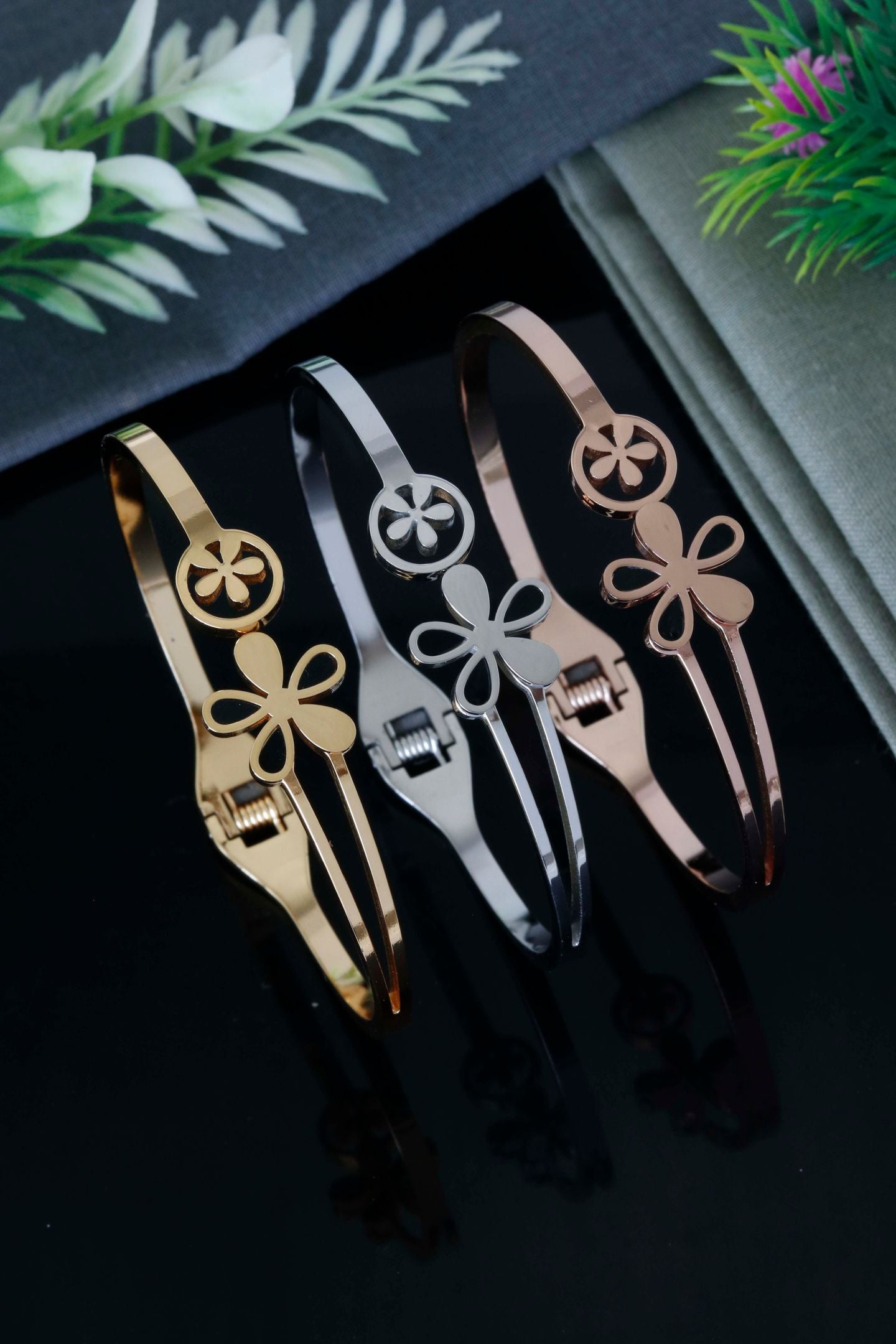 Elegant Bloom Open Flower Bracelet