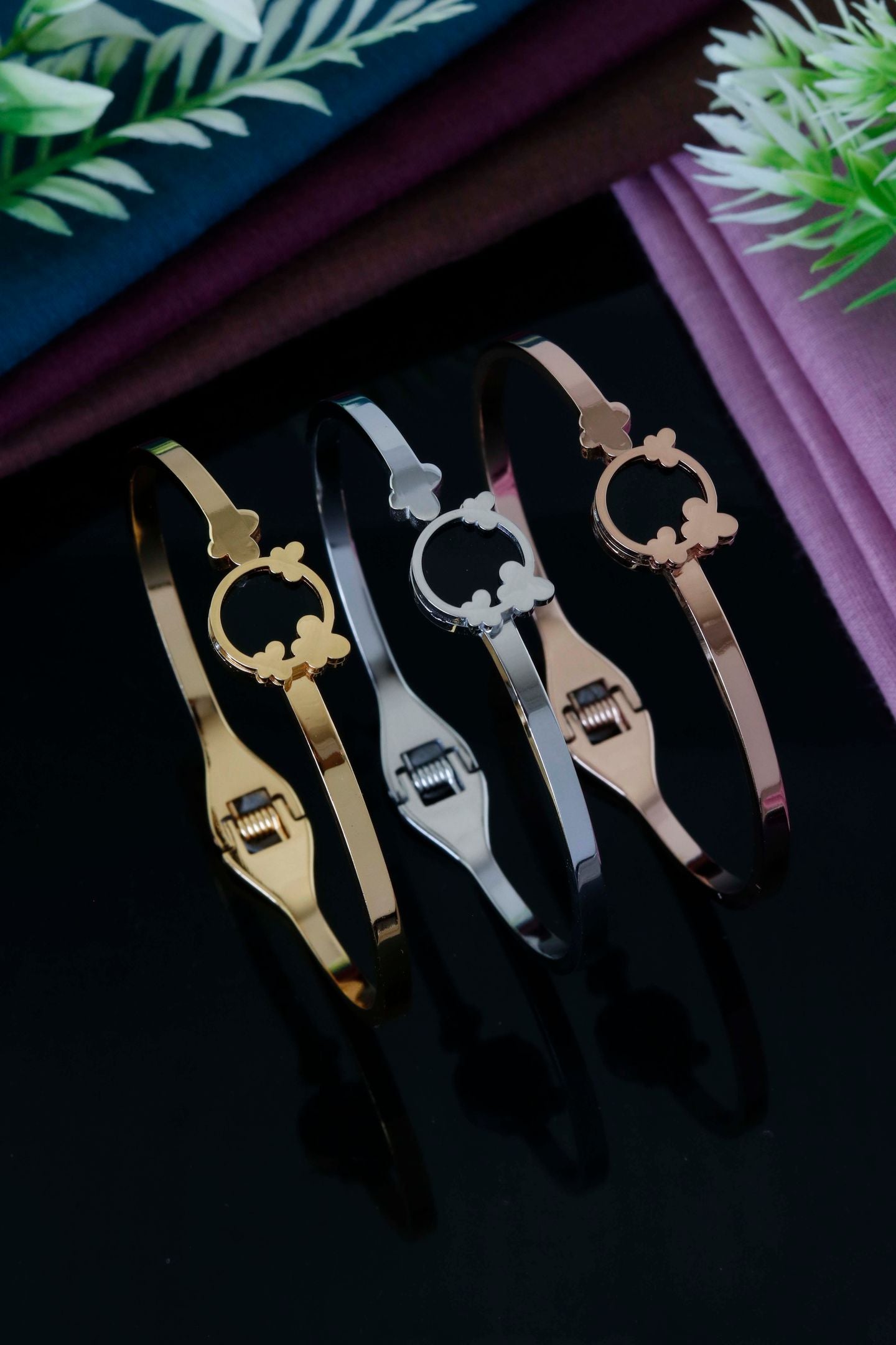 Bloom Circle Elegance Cuff