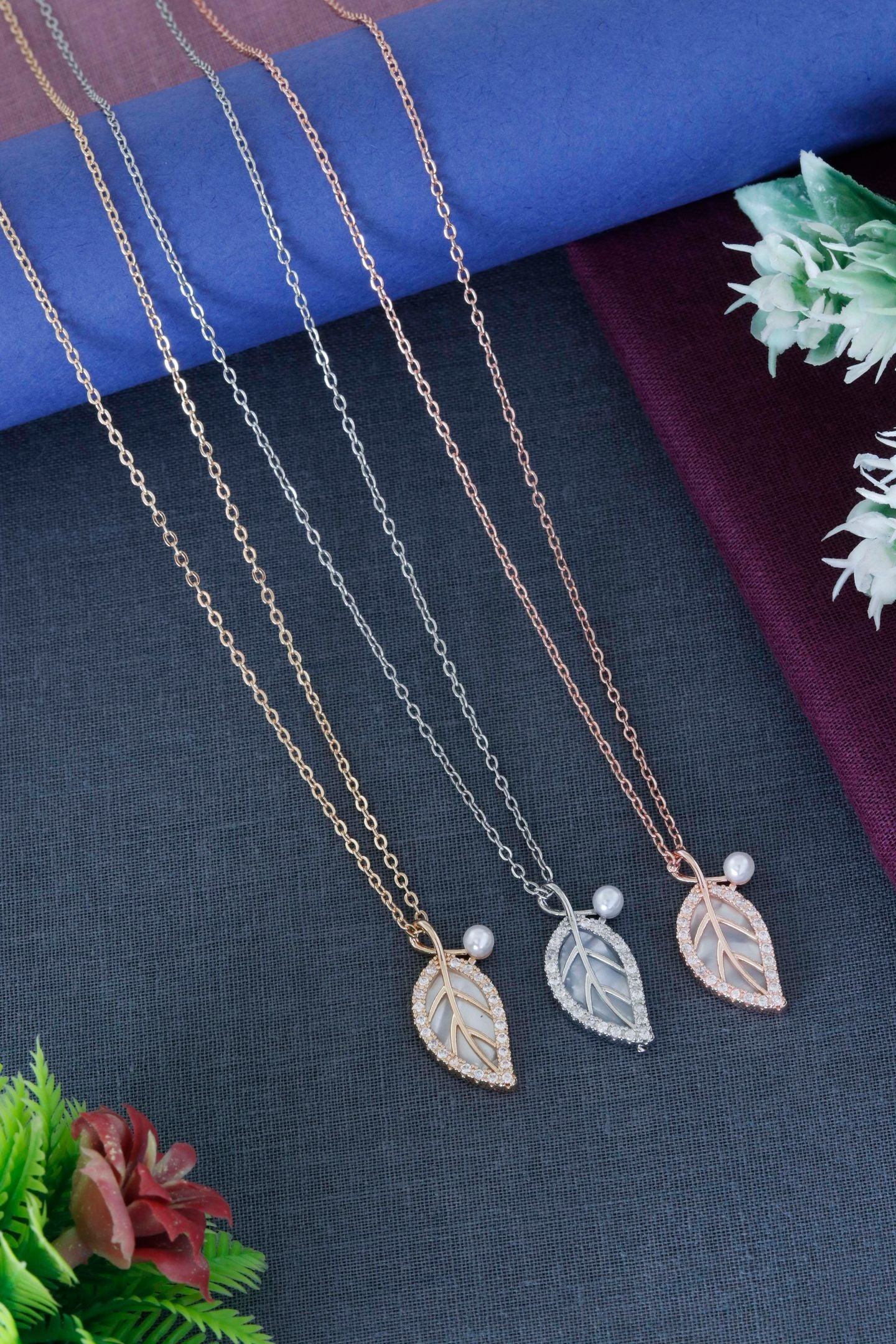 Elegant Leaf Pearl Pendant Necklace