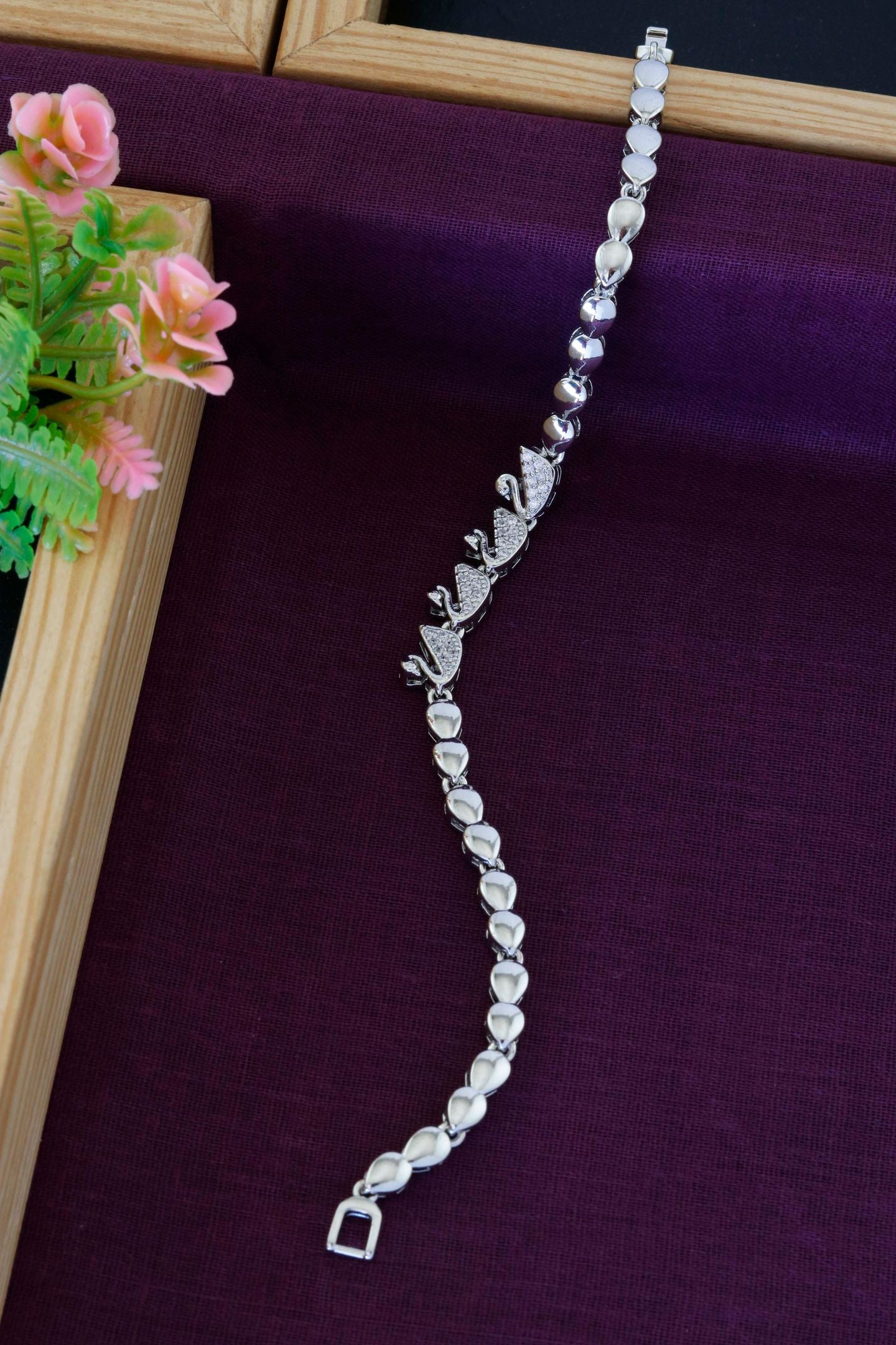Elegant Silver Swan Heart Bracelet