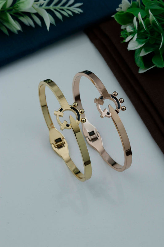 Minimalist Circular Accent Cuff Bracelet