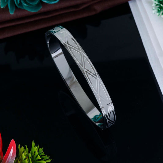 Elegant Silver Men's Kada